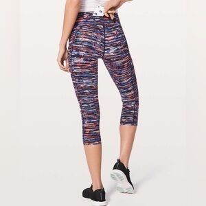 LULULEMON - Speed Up Crop in Hinshu Alpine White Multi. *21". Size 4
